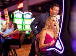 Bàn casino trực tuyến k8bet – baccarat và roulette với dealer thật Việt Nam